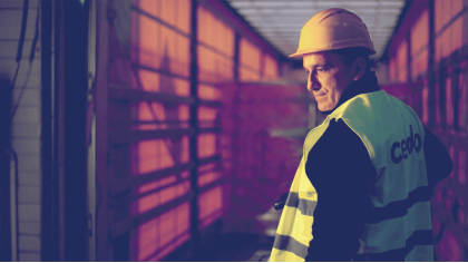 Працівник на виробництві CEDO