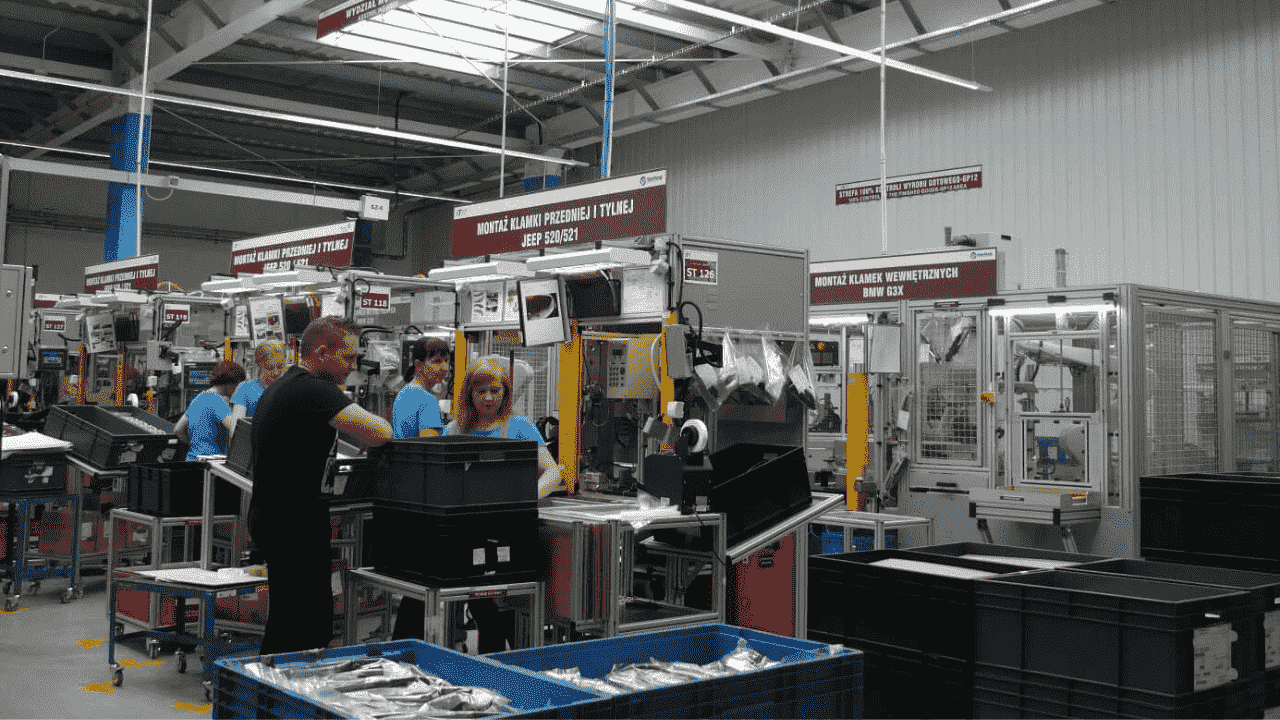 Працівник на виробництво елементів до автомобілів